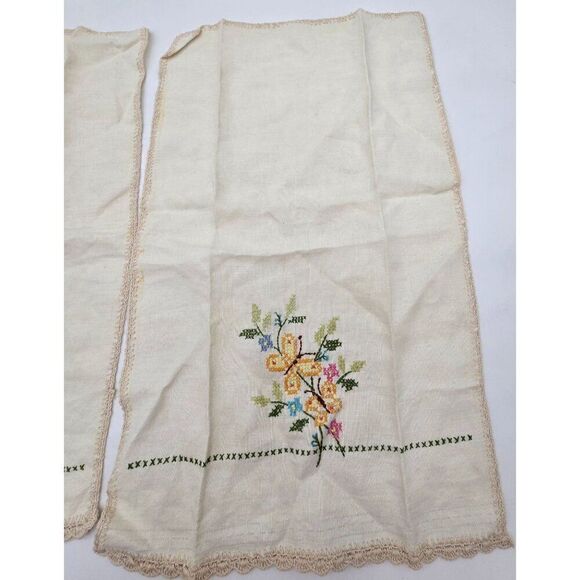 Vintage Linen Hand-Embroidered Floral Table Decor Set Of 2 With Crochet Edges - Picture 5 of 6